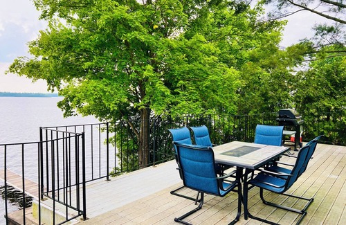 Baddow Cottage | Unwind Recharge Repeat│family-friendly lakefront cottage sleeps 8 adult and plus
