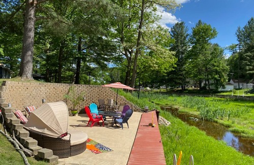 Hope Cottage | Up North Retreat - hot tub - pool table -arcade- darts- fire pits