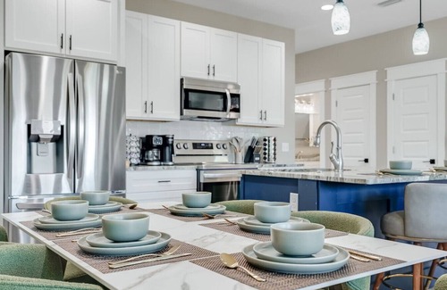 Upper Grand Lagoon House | Up to 18 Guests 6-Bed Retreat w/Pickleball Court