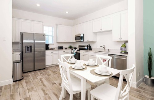 West Kissimmee Cottage | Up to Scale With Margaritas