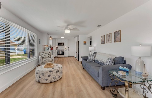 Ocean Breeze Circle House | Updated 2-bedroom house in lovely Ormond Beach stocked with amenities
