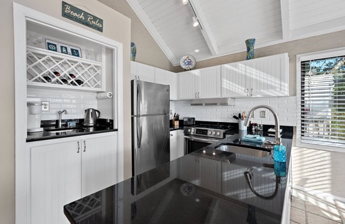Seabrook Island Cottage | Updated 3BR/2BA Cottage! Close to beach! Golf Course Views! Amenity Cards Available!