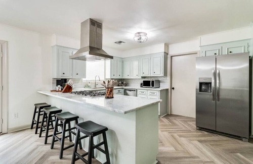 Crowley House | Updated 3BR escape in Crowley