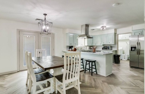 Crowley House | Updated 3BR escape in Crowley
