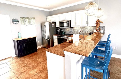 Villa Segunda House | UPDATED BRAND NEW RENTAL, STEPS TO THE GULF W/VIEWS, NEW POOL PING PONG SLEEPS 9