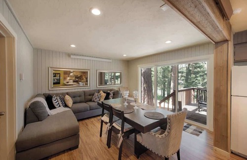 McCall Cabin | Updated Cabin HotTub Firepit Decks nr Shore Lodge