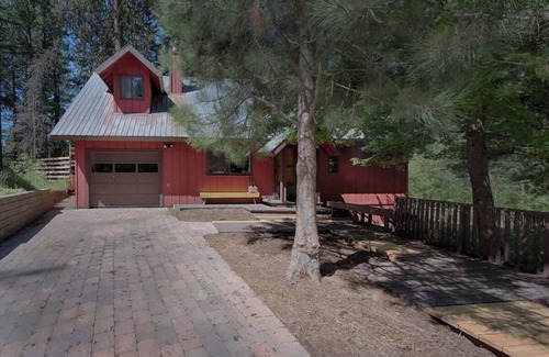 McCall Cabin | Updated Cabin HotTub Firepit Decks nr Shore Lodge
