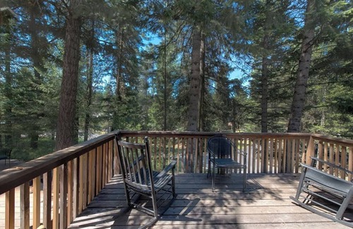 McCall Cabin | Updated Cabin HotTub Firepit Decks nr Shore Lodge