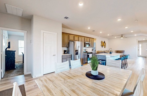 Wellborn House | Updated centrally located home: Explore all College Station has to offer