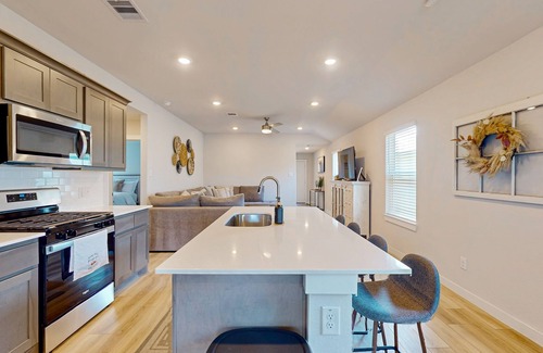 Wellborn House | Updated centrally located home: Explore all College Station has to offer