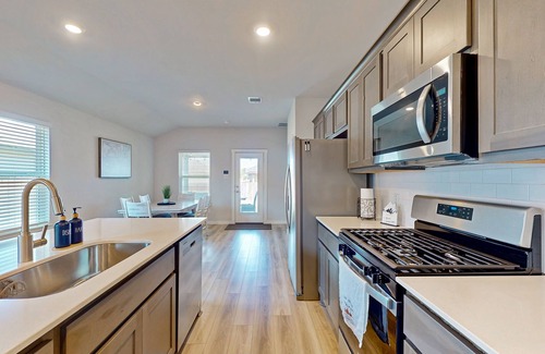 Wellborn House | Updated centrally located home: Explore all College Station has to offer
