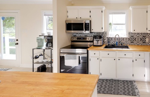 Comanche House | Updated Comanche Home w/Country Views!