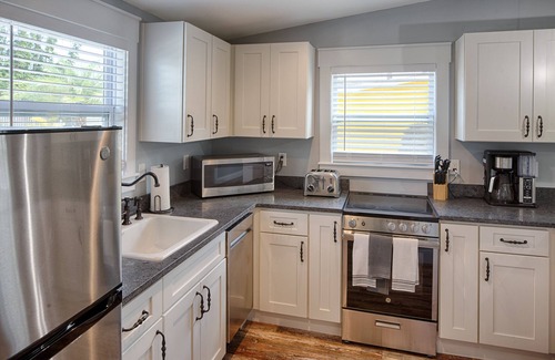 St. Augustine House | Updated Cottage in Heart of Town!/Park & Walk