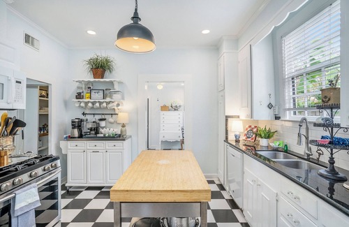 Galveston Cottage | Updated Historic Home Walk to Beach- Pet Friendly!n