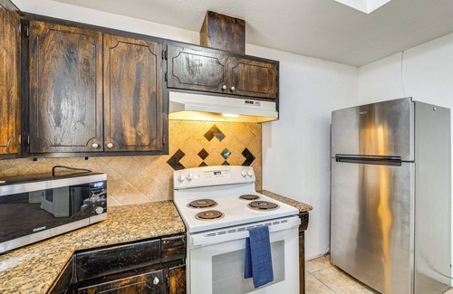 Stockton House | Updated Home in Suburbs - 10 Mi to Dtwn Stockton!