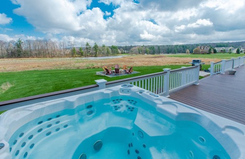 Waterfront Greens House | Updated Lakefront Retreat w/Pool Table & Hot Tub