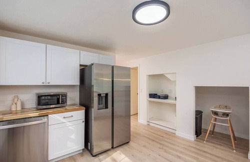 McKenzie Bridge House | Updated Large River Front Home with Hot Tub