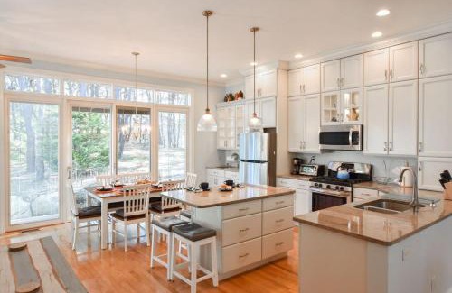 Wellfleet House | Updated Property on Lt Island