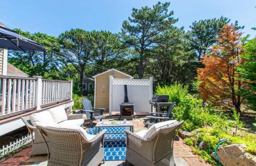 Wellfleet House | Updated Property on Lt Island