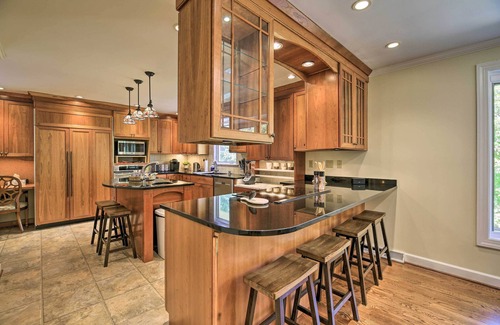Kingsport House | Updated Ranch-Style Home w/Scenic Deck, Pond