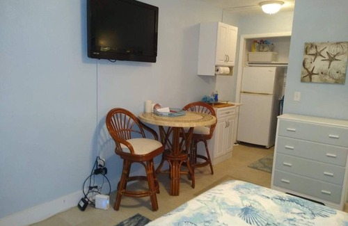 Golden Beach Apartment | Updated Venice Villas Beach Condo Available NOW!