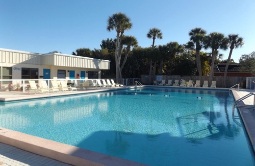 Golden Beach Apartment | Updated Venice Villas Beach Condo Available NOW!