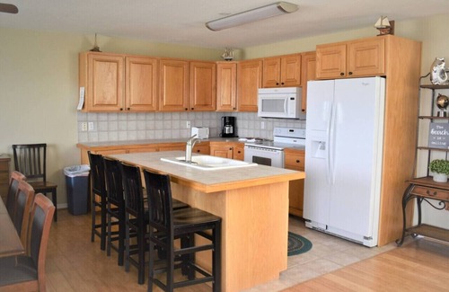 Harbor Village Villa | Updated Yacht Drive Town Home 952 # 1 (Free Wi-Fi)