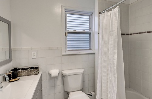 Bryn Mawr House | Updated Yonkers Vacation Rental with Balcony!