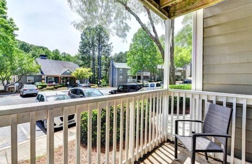 Overlook Apartment | Upgraded 1bdrm Apartment & Amenities close to Shopping Center