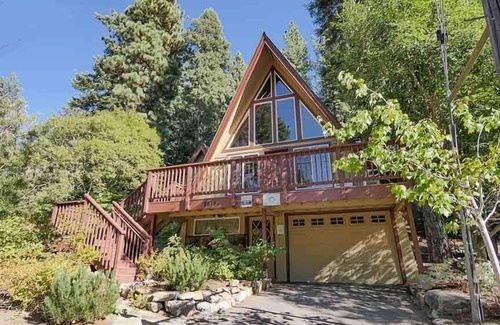 South Lake Tahoe Cabin | Upgraded A Frame-Walk to Heavenly, Private Hot Tub