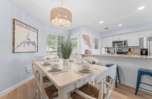 Kimberling City Condo | Upgraded Condo-Lake Access-Cmty Outdoor Pool, Mini Golf & More-Free Attraction Tickets