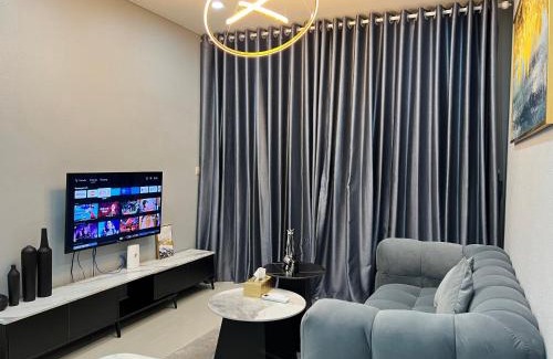 District 10 Apartment | UPhoenix Home- HaDo Centrosa Garden