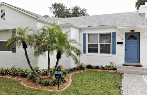 Poiciana Park II House | Upland Zen Retreat Home near Downtown West Palm Beach Pet Friendly