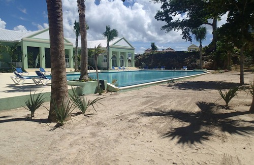 Orange Bay Apartment | upscale 1 bedroom apartment in private beach community