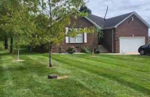 Bardstown House | Upscale 1 STORY 3 Bd 2 Ba on BOURBON TRAIL Close to Town 4 Beds/3 XL Beds + Q/S