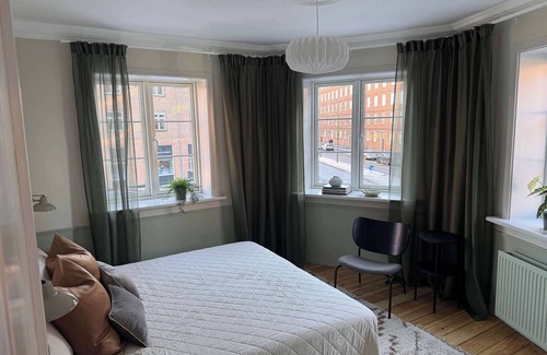 Valby Apartment | Upscale 3BR Apt Summa