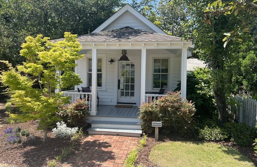 Morehead City House | Upscale Bungalow - 129 Craven Streetn300 feet from Beaufort Waterfront