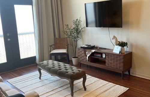 Mid City South House | Upscale condo centrally located in Baton Rouge!