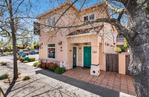 Sonoma Apartment | Upscale Condo on the Sonoma Plaza