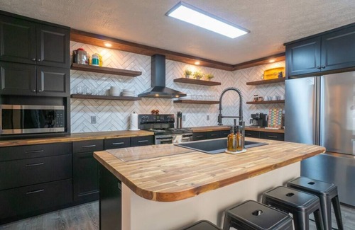Helen House | Upscale Helen Cabin on 1 Wooded Acre