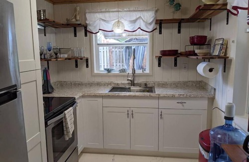 Nokomis House | Upscale Hidden Jewel 2 miles to Nokomis Beach!
