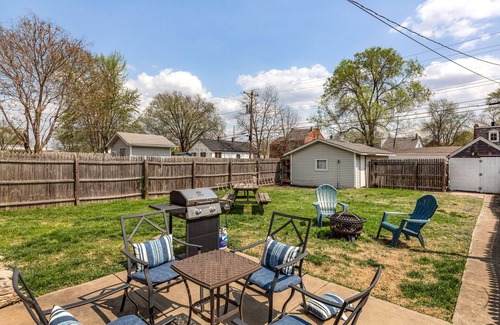 St. Charles Historic District House | UPSCALE HISTORIC MAIN ST*Huge Dining, Kitchen,Fenced BckYrd. PETS/Handicap acces