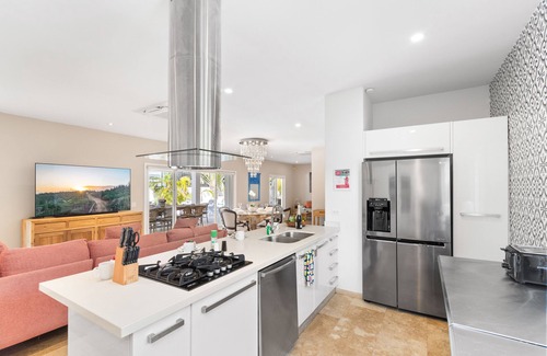 Opal Villa | Upscale Mediterranean Villa Great location!