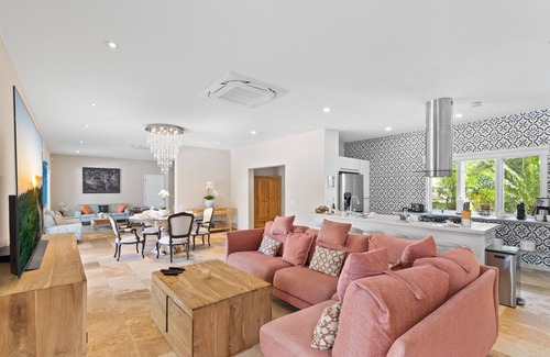Opal Villa | Upscale Mediterranean Villa Great location!