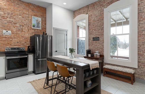 Millersburg Apartment | Upscale Private Getaway Kitchen & Soaking Bath