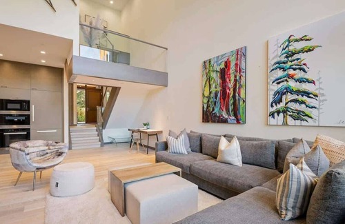 Alta Vista House | Upscale Ski Retreat, Mountain Views & Fireplace!