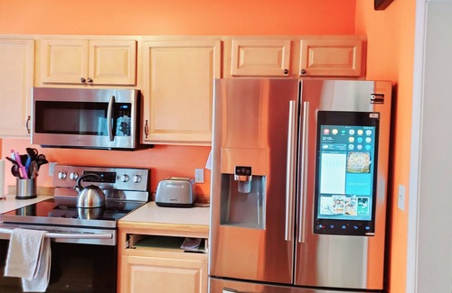 Springfield House | Upscaled Home In A Quiet Neighborhood! You Have the Entire Home to Yourself!