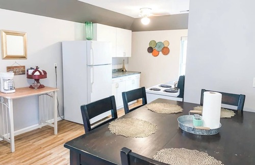Pevely Apartment | Upstairs 2 bedroom Private Apt Off I- 55 in Pevely