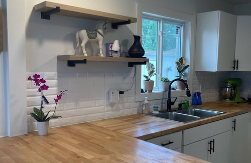 Twin Lakes House | Upstairs Suite Modern 2 Bedrooms & Bath, with Fully Stocked Kitchen, See Video