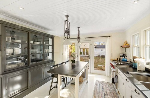 Bellport House | Upton House Bellport Village